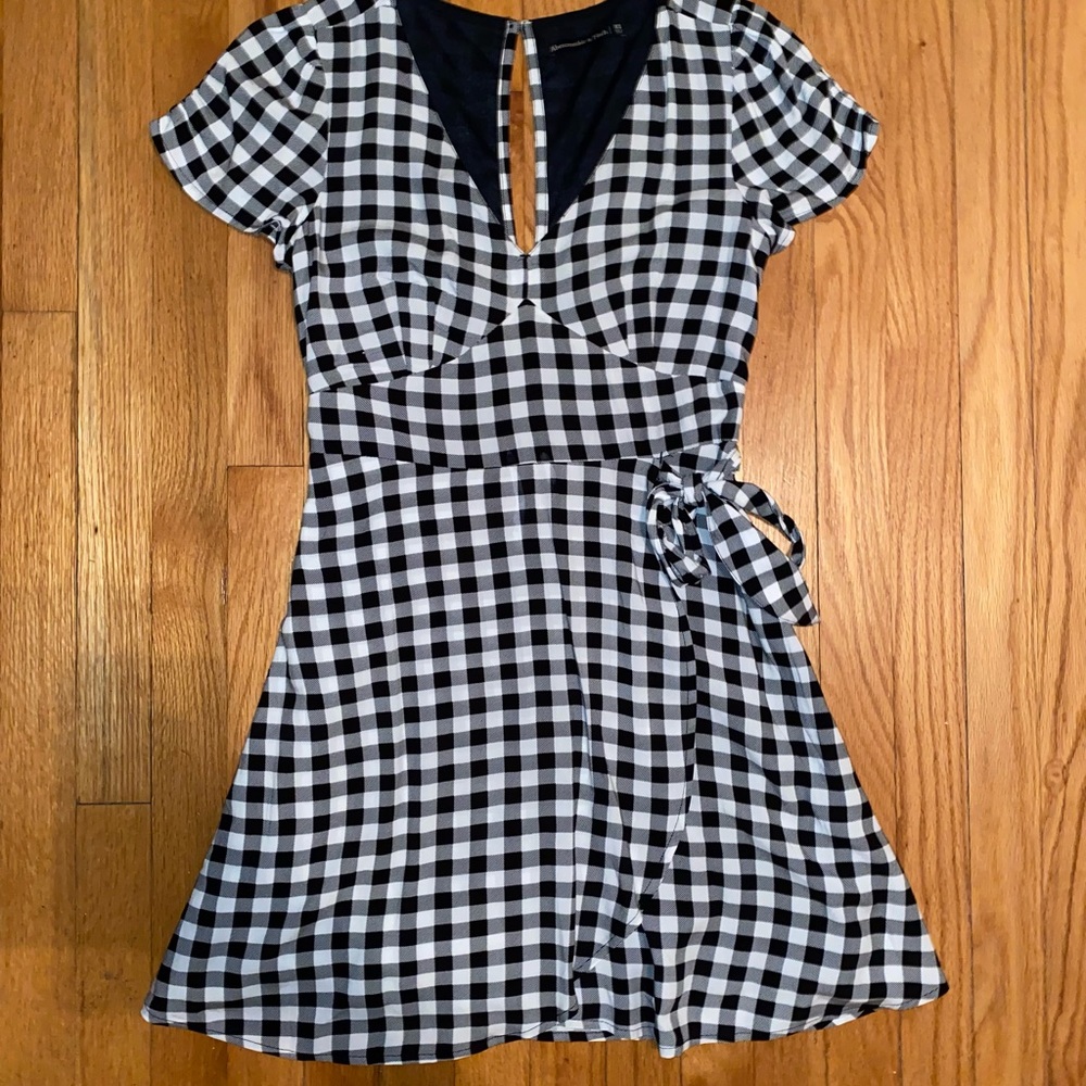 Abercrombie size XS black and white gingham dress. Euc